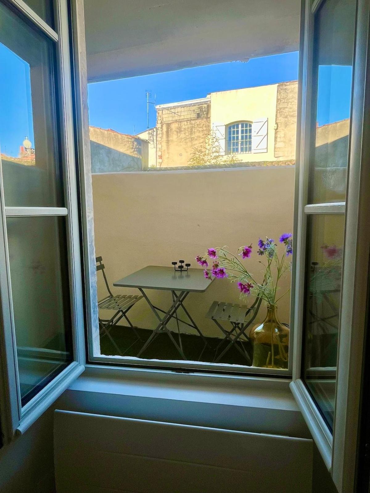 Escapade Vintage Avec Terrasse En Centre Historique Lejlighed La Rochelle  Eksteriør billede